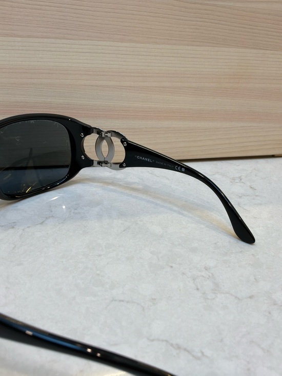 CHANEL Vintage Y2K Oversized Sunglasses 6014 main image 5